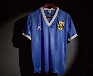 la maglia dell argentina indossata da maradona a messico 1986