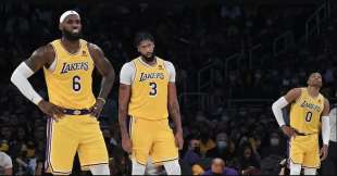 lakers eliminati dai playoff contro i suns 2