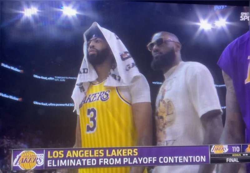 lakers eliminati dai playoff contro i suns 5