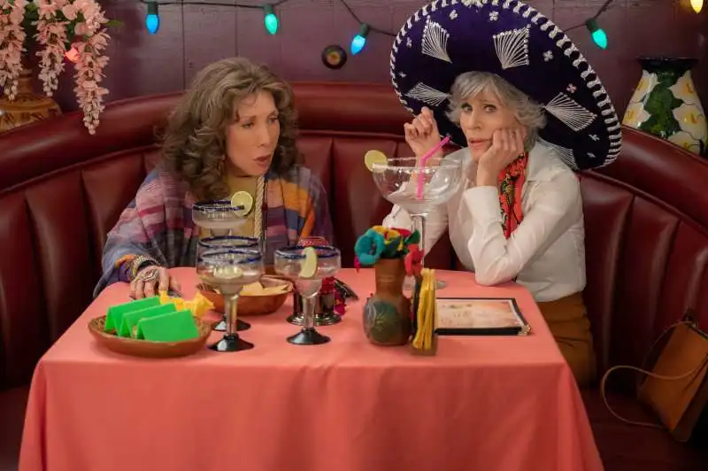 lily tomlin jane fonda   grace & frankie settima stagione  