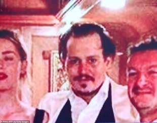 Luna di miele di Depp e Heard nel 2013, segni sul viso di Depp