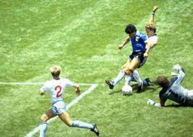 maradona contro l inghilterra