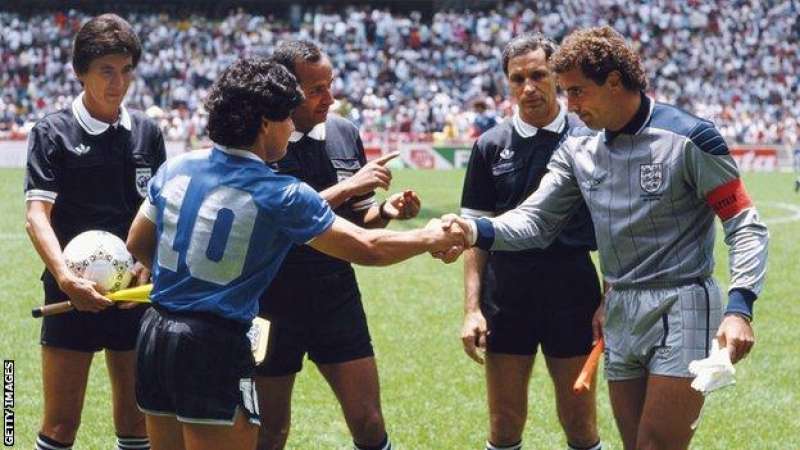 Maglia di Maradona venduta all'asta per 8,8 milioni: è quella della Mano di  Dio in Argentina-Inghilterra '86