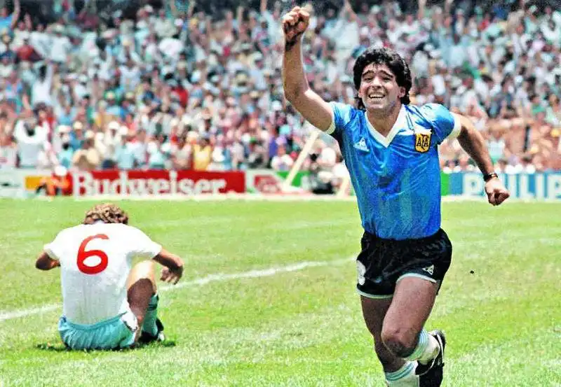 maradona contro l inghilterra 