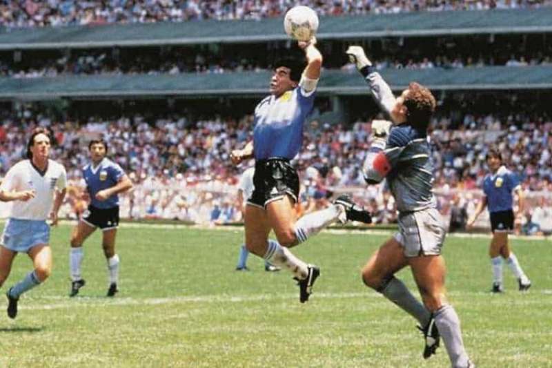 maradona contro l inghilterra