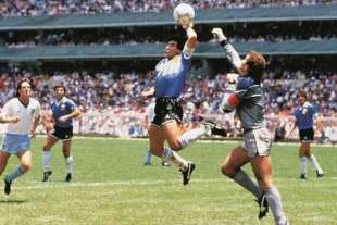 maradona contro l inghilterra