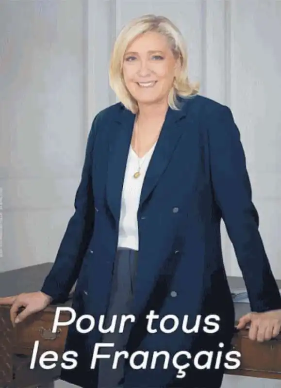 MARINE LE PEN CON SLOGAN 'PER TUTTI I FRANCESI'