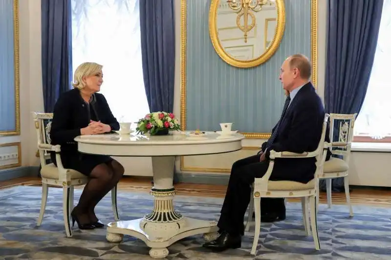 MARINE LE PEN VLADIMIR PUTIN   1 