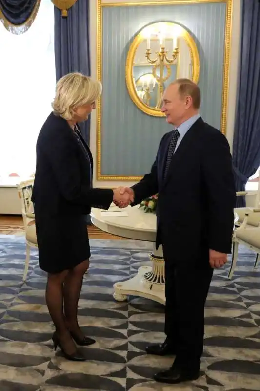 MARINE LE PEN VLADIMIR PUTIN 