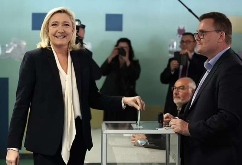 marine le pen vota al ballottaggio