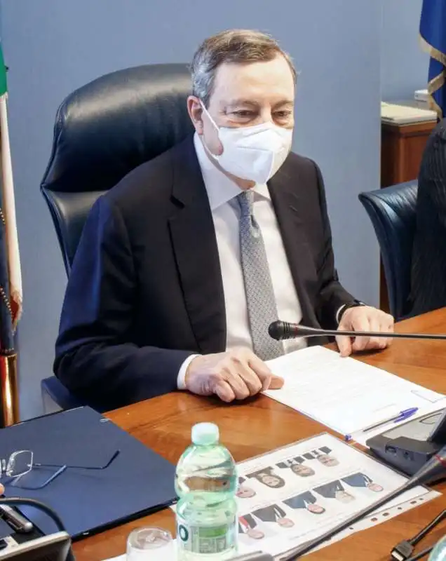 mario draghi al copasir con le 'foto segnaletiche'