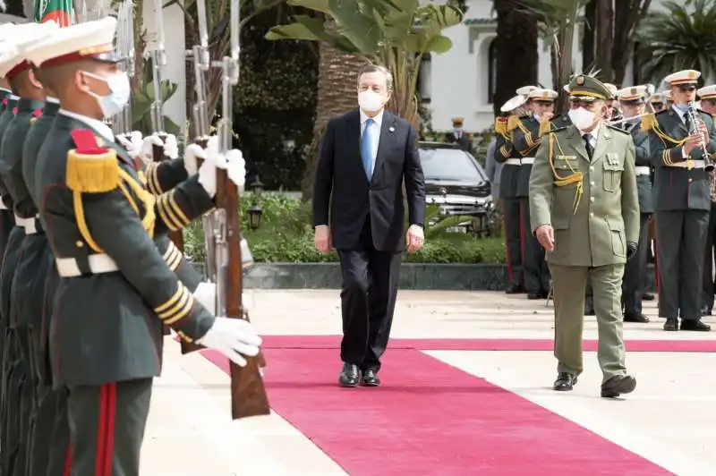 mario draghi in algeria   2