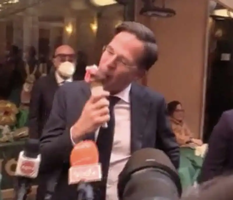 mark rutte mangia un gelato a roma   1