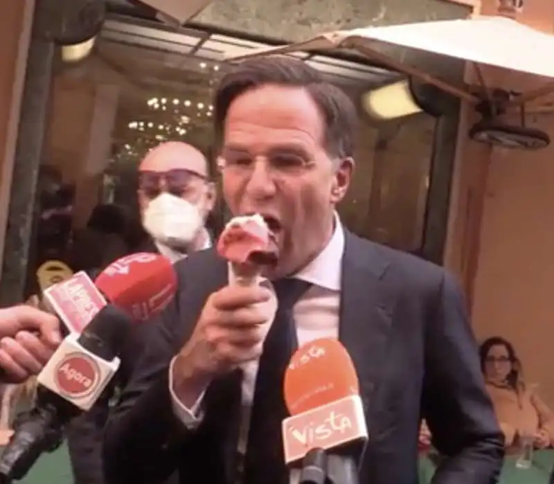 mark rutte mangia un gelato a roma   4