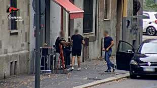 milano blitz dei carabinieri contro narcos e spacciatori di piazza prealpi 4