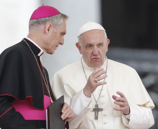 MONSIGNOR GEORG GANSWEIN PAPA FRANCESCO