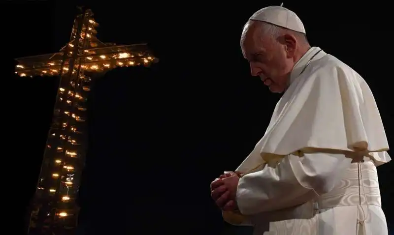 papa francesco via crucis 2