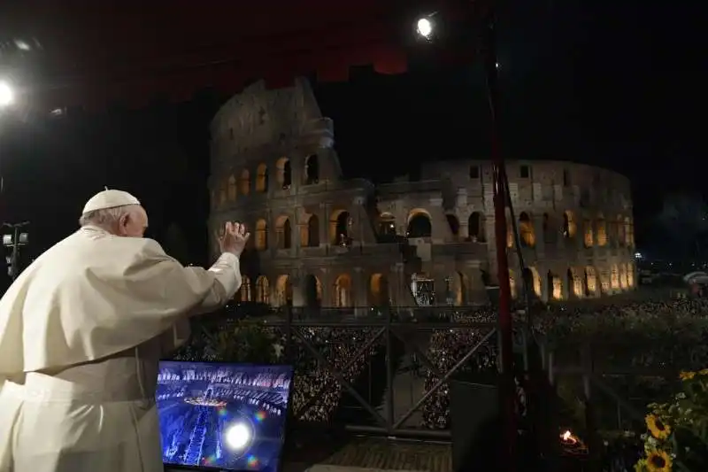 papa francesco via crucis 4