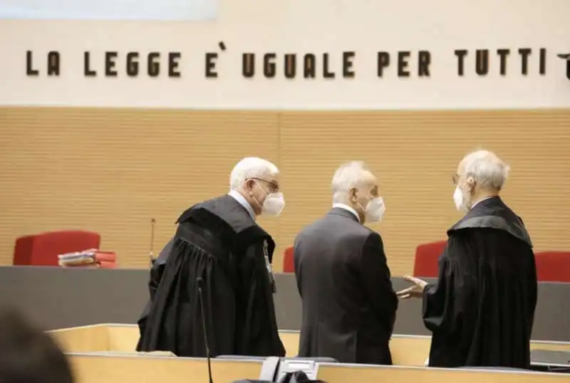 piercamillo davigo in tribunale a brescia per il caso amara   4