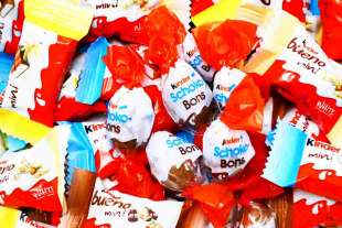 Rischio salmonella, ritirati dal mercato gli ovetti Kinder