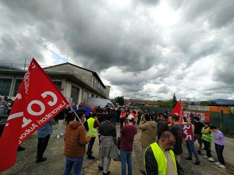 Sciopero Davanti Alla Fabbrica 2 - Dago Fotogallery