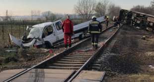 SCONTRO TRA TRENO E FURGONE IN UNGHERIA