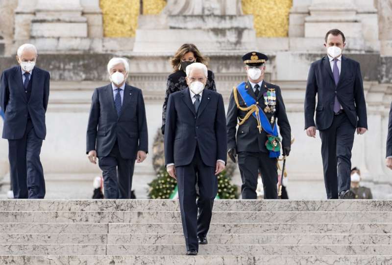 sergio mattarella all altare della patria 25 aprile 2022 2