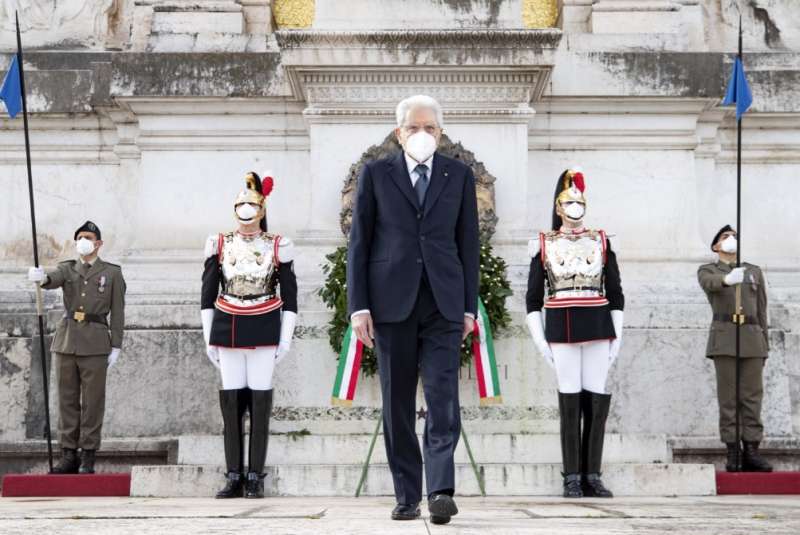 sergio mattarella all altare della patria 25 aprile 2022 3