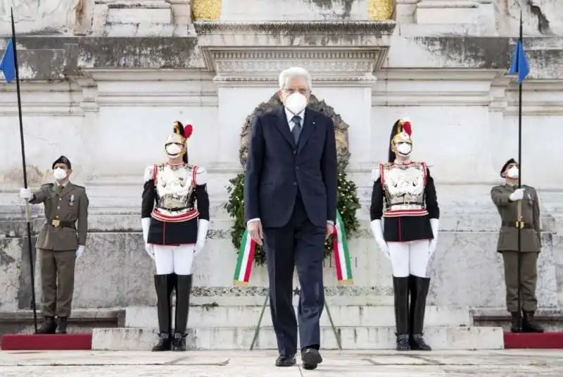 sergio mattarella all altare della patria   25 aprile 2022   3