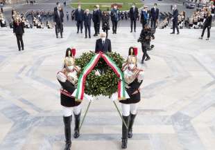 sergio mattarella all altare della patria 25 aprile 2022 6