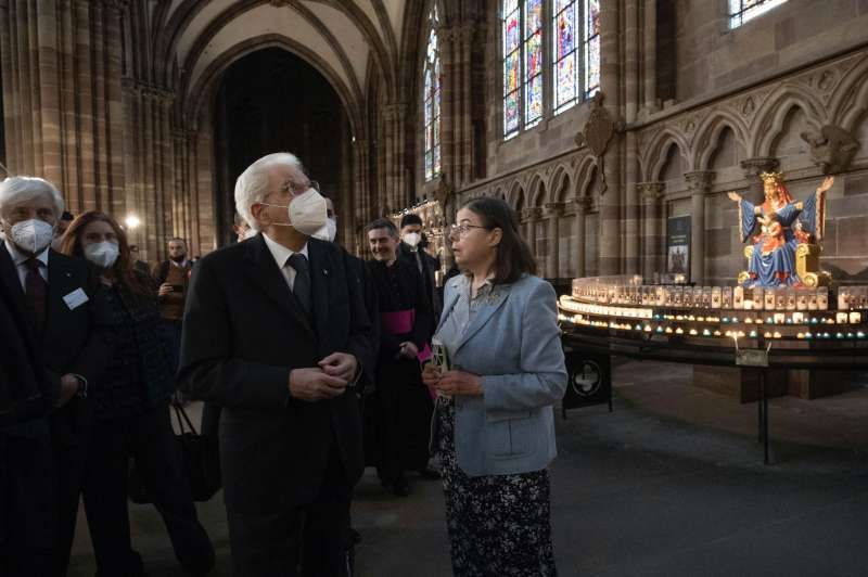 sergio mattarella visita la cattedrale di strasburgo