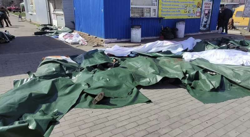 strage di civili in fuga alla stazione ferroviaria di kramatorsk 13