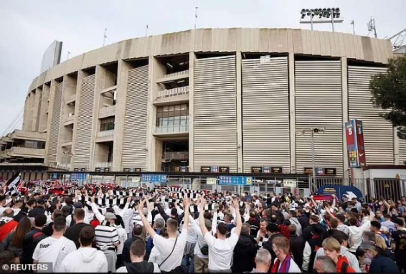 TIFOSI EINTRACHT FRANCOFORTE A BARCELLONA