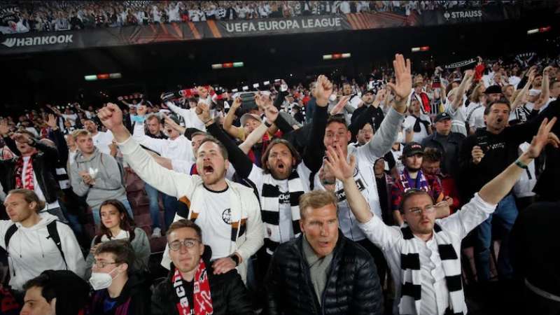 TIFOSI EINTRACHT FRANCOFORTE A BARCELLONA