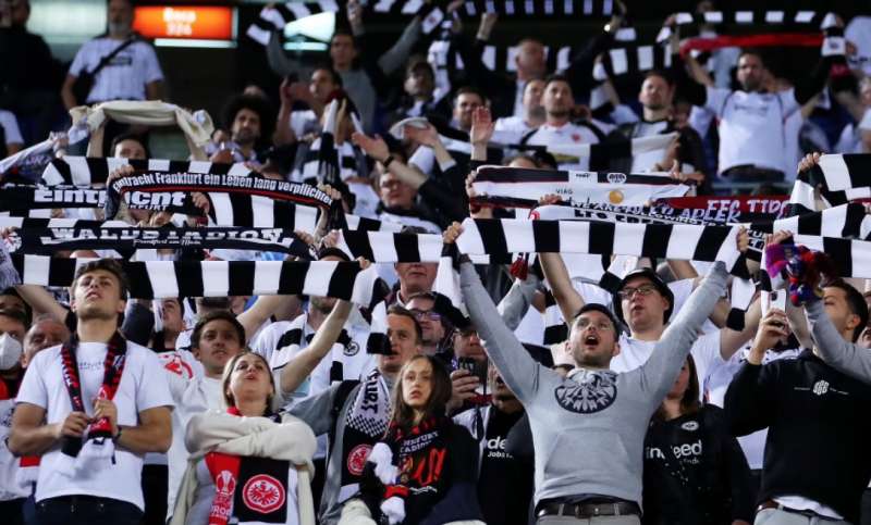 TIFOSI EINTRACHT FRANCOFORTE A BARCELLONA