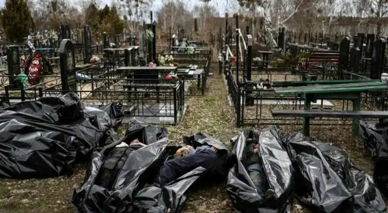 UCRAINA - CIVILI USATI COME SCUDI UMANI DAI RUSSI A OBUKHOVYCHI