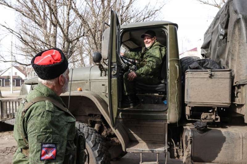 ucraina, evacuazione di civili nella regione di lugansk 11