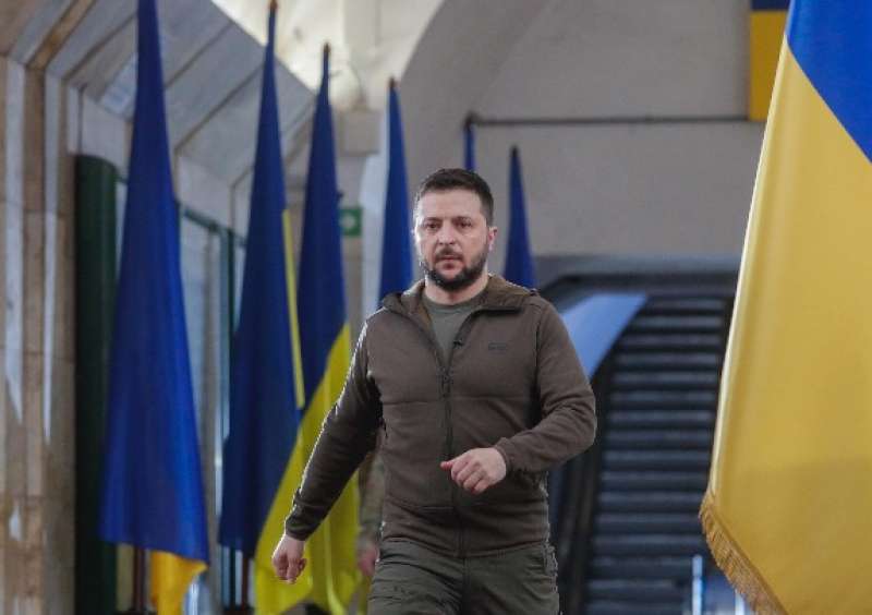 volodymyr zelensky conferenza stampa nella metropolitana di kiev 3