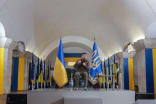 volodymyr zelensky conferenza stampa nella metropolitana di kiev 4