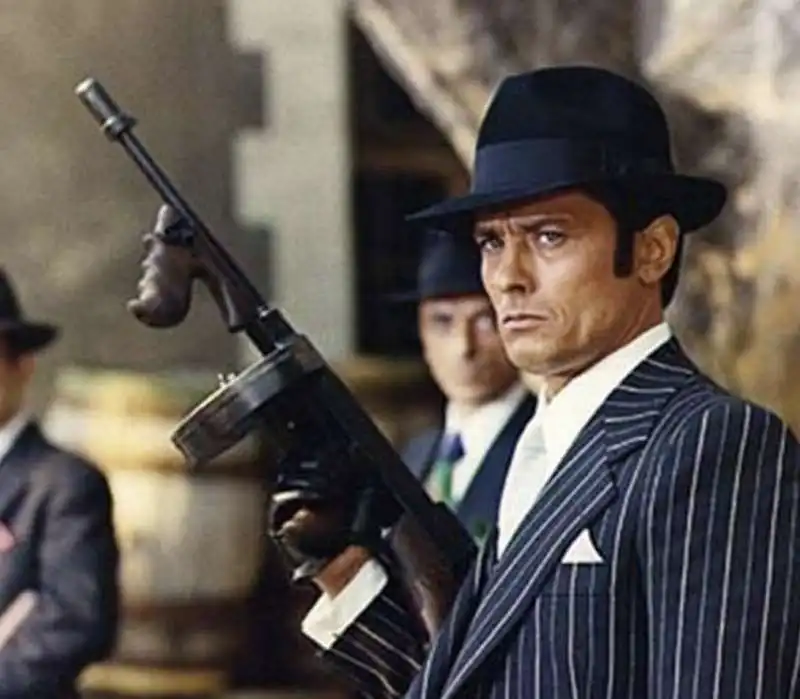 alain delon con il borsalino