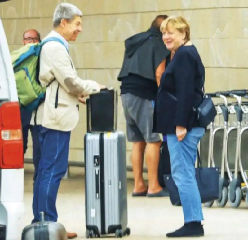 angela merkel in vacanza a fuerteventura con il marito joachim sauer 3   foto chi