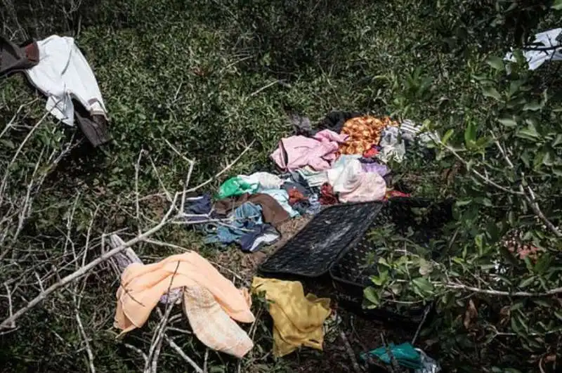 cadaveri in fosse comuni in kenya 7