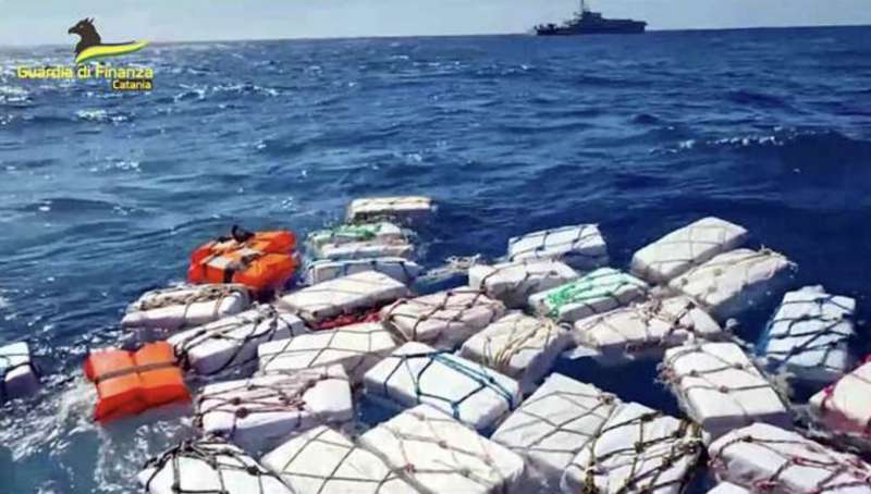 carico da due tonnellate di cocaina ritrovato in mare a catania