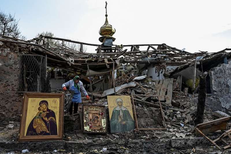 chiesa di san michele arcangelo a komyshuvakha bombardata dai russi il giorno di pasqua