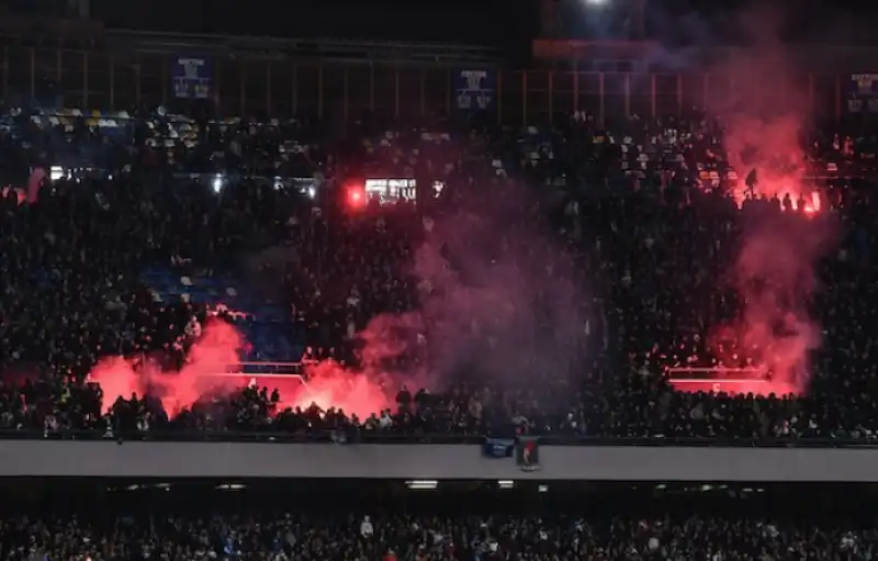 curva napoli stadio maradona