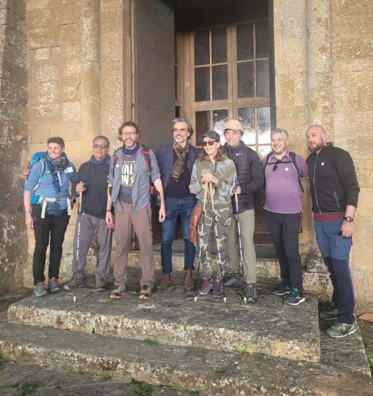 daniela santanche in cammino sulla via francigena 4