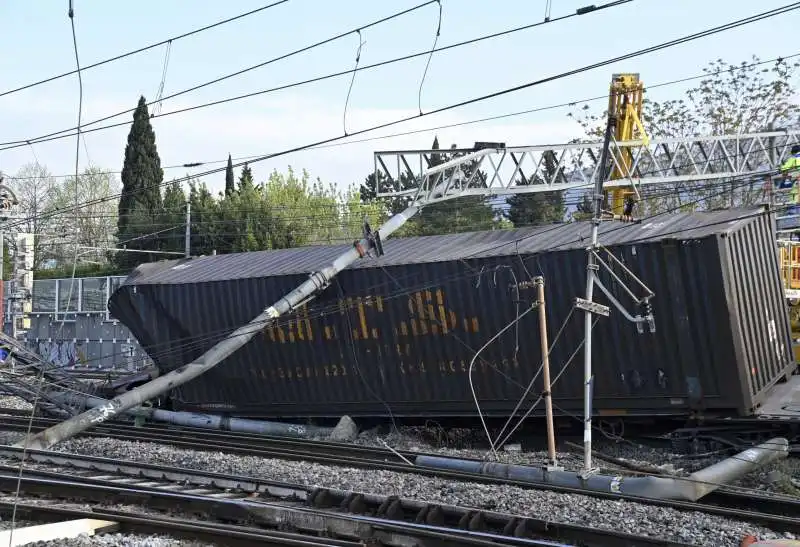 deragliamento vagone merci a firenze castello  