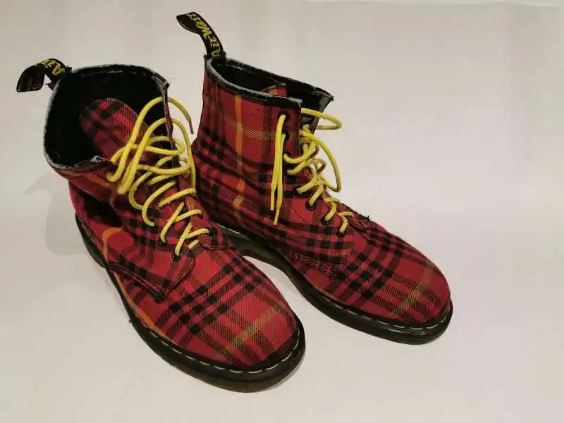 dr martens tartan 01