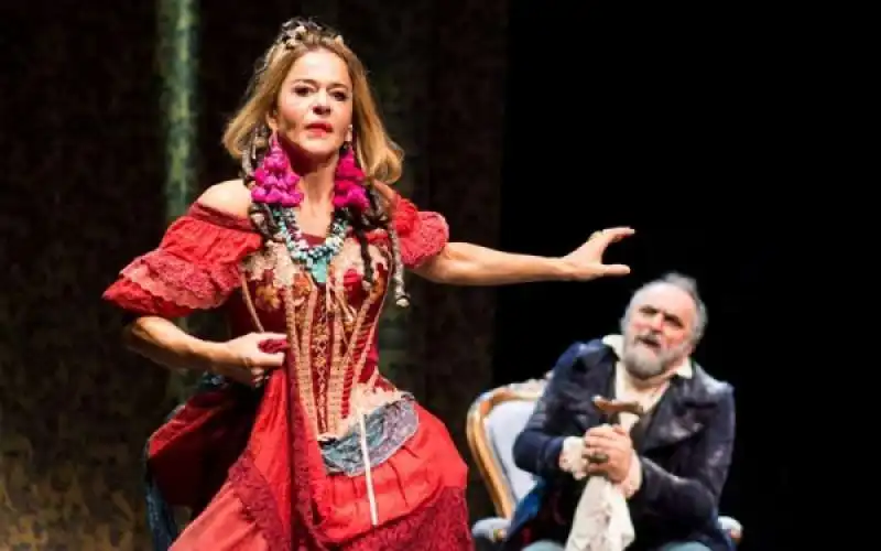 eva robins a teatro con l'avaro di moliere 