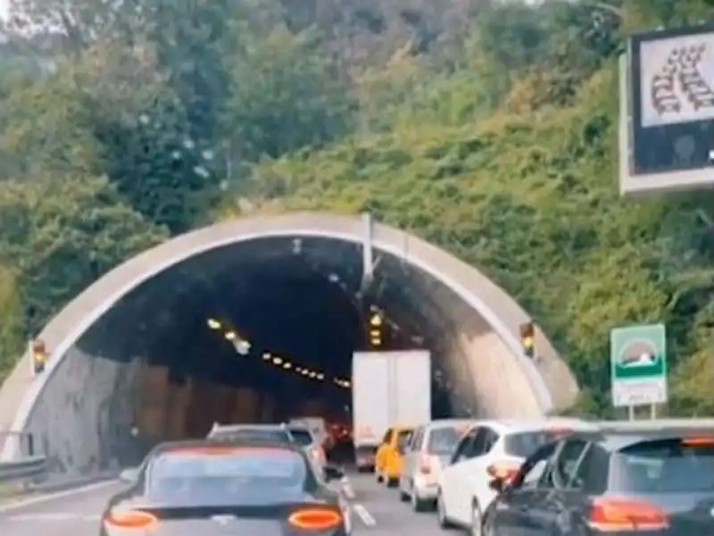 fabio briatore bloccato in autostrada 4